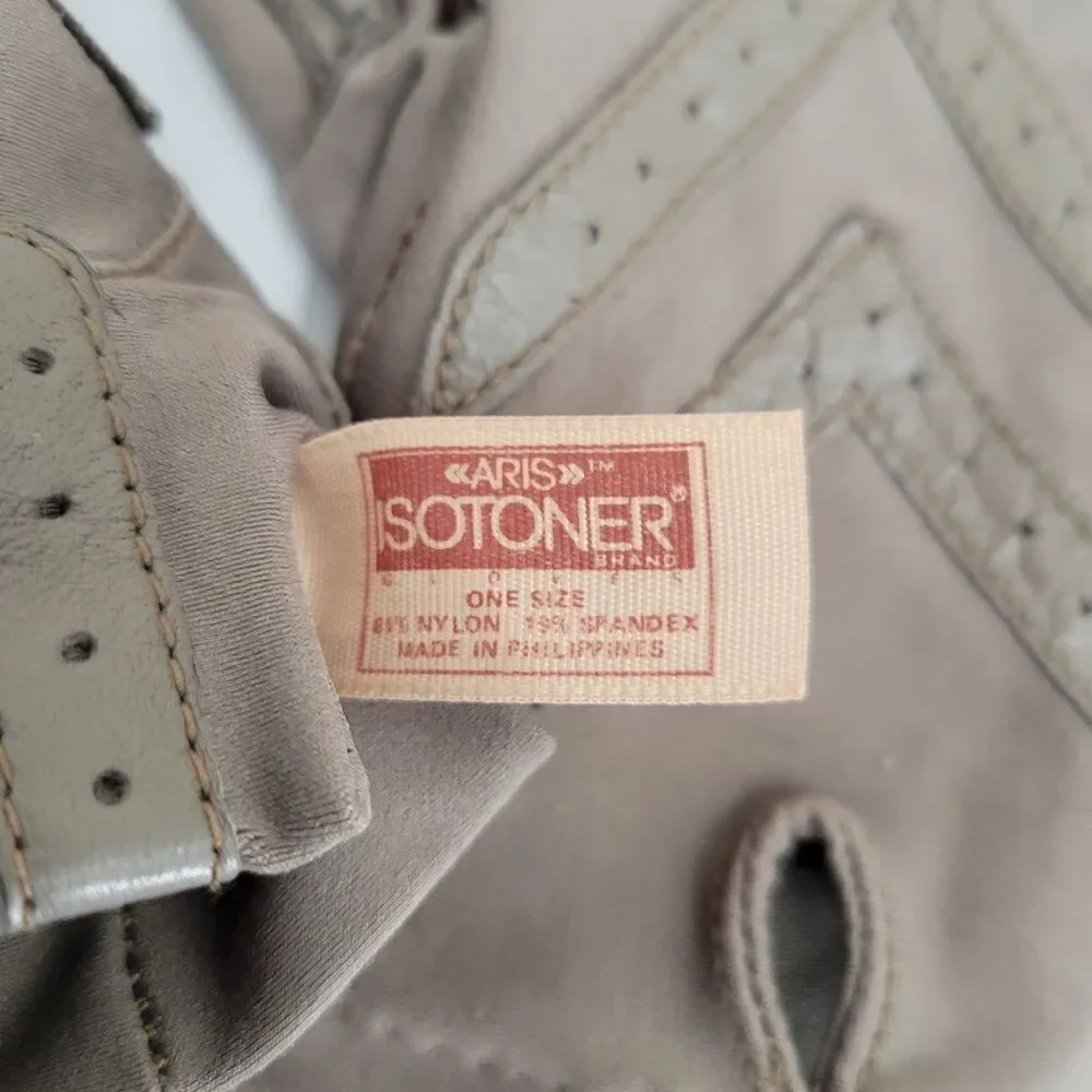 Isotoner by Aris Vintage Taupe Classic Driving gloves - Picture 3 of 9
